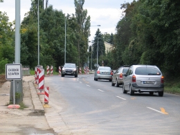 chodnik uzavren 1.JPG